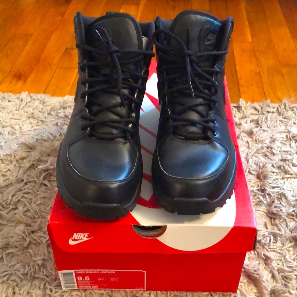 Nike Manola Leather
